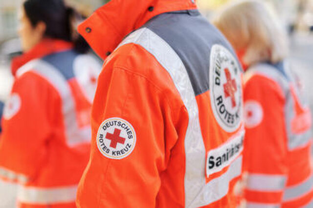 Symbolfoto Team des DRK in Einsatzjacken